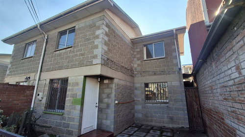 Casa En Venta De 3 Dorm. En Puente Alto