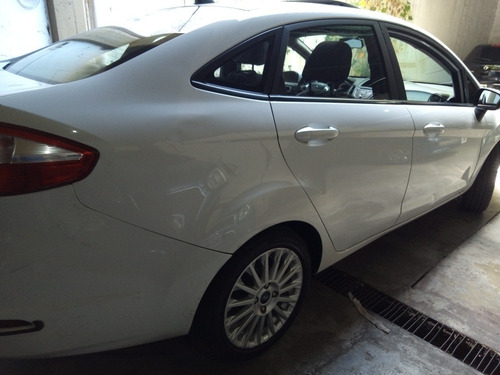 Ford Fiesta Kinetic Design 1.6 Sedan Se Plus 120cv 2015