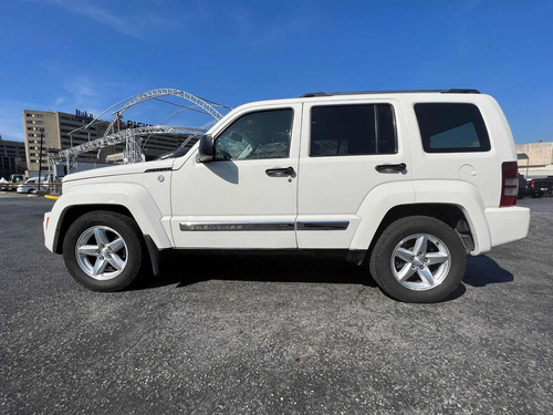 Imagen 4 de 15 de Jeep Cherokee Liberty Limited 4x4
