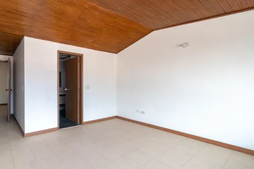 Casa En Venta En La Esmeralda. Cod V15539