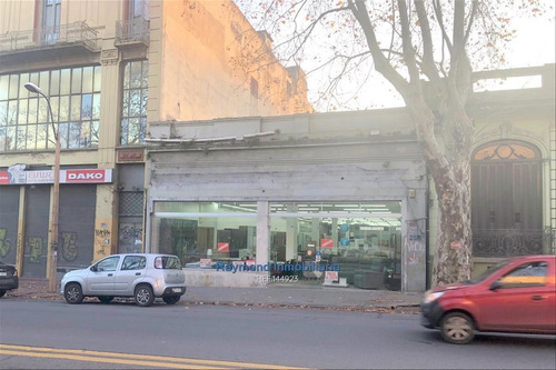 Local Comercial De 646 M2 En Villa Muñoz