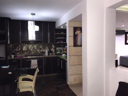 Imagen 8 de 17 de Townhouse En Venta En Lomas Del Este, 3 Niveles Conjunto Exclusivo Con Pozo De Agua, Doble Anillo De Seguridad Hermosas Áreas Sociales