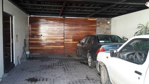 Edificio Con Oficinas Ejecutivas