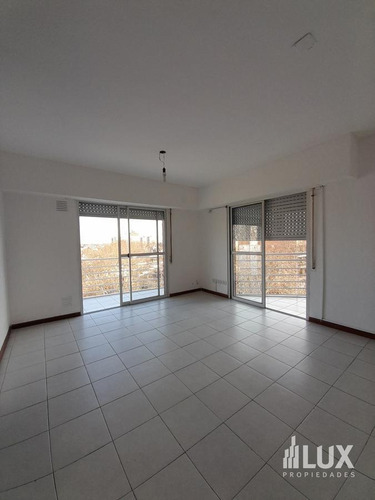 Imagen 3 de 22 de Alquiler - Departamento - Un Dormitorio - Balcon - República De La Sexta - Siberia - Unr