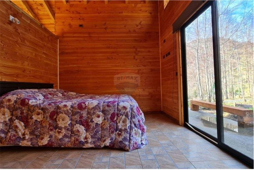 Imagen 9 de 20 de Remax Vende Casa Con Cascada Y Laguna - Pucon