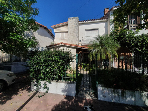 Casita En Planta Alta De Gran Tamaño. Sin Expensas.