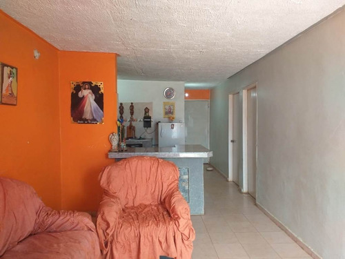 Imagen 1 de 9 de Acogedora Casa En Venta En Urbanizacion Las Eugenias 22-410 04146954944