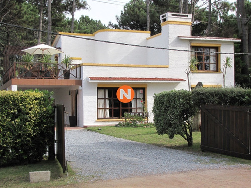 Casa En Venta Y Alquiler, Pinares, Punta Del Este, 4 Dormitorios.- Ref: 208042