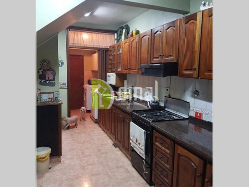 Imagen 4 de 6 de Importante Dúplex De 5 Ambientes Con Patio Y Cochera
