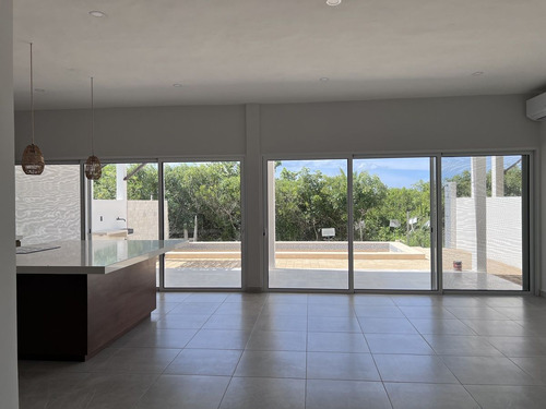 Casa En Venta En Mérida, Vía Costela, Sisal, Yucatán