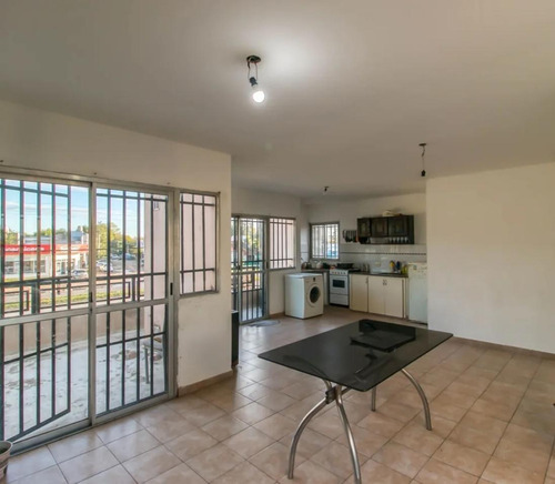 Departamento En Planta Alta De 2 Dormitorios Con Local Pb Y Terreno
