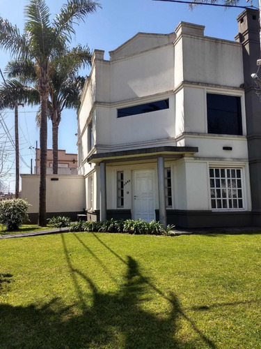 Excelente Casa En Luján Barrio Sarmiento