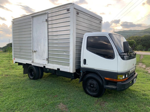 Imagen 4 de 17 de Mitsubishi Canter