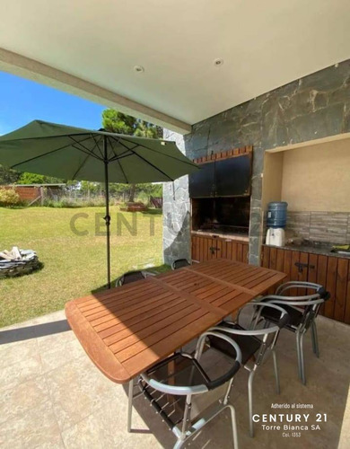 Alquiler Anual! Casa En Barrio Nayades - Pinamar