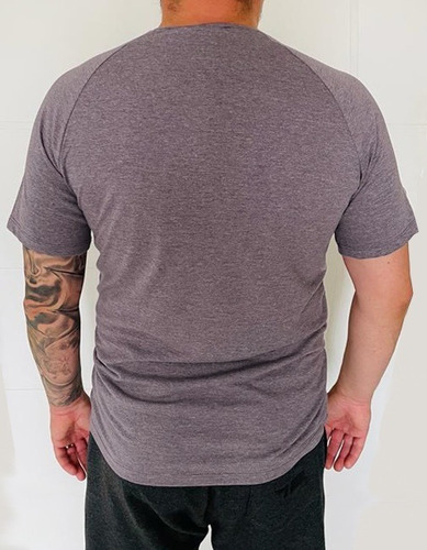 Imagem 2 de 2 de Camiseta Slim Dryfit Mescla Roxa Allwinners