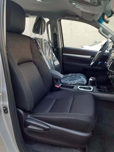 Imagen 11 de 13 de Toyota Hilux 2.8 Cd Srv 177cv 4x4 At 2022 0 Km -en Stock-