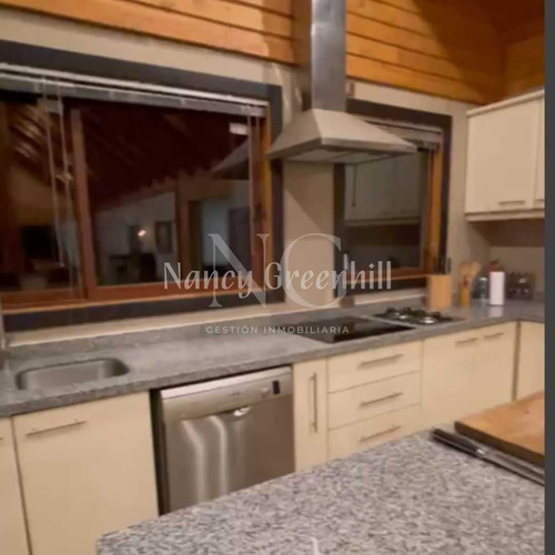 Rebajada Casa Con Inmejorable Vista Y Piscina (108944)