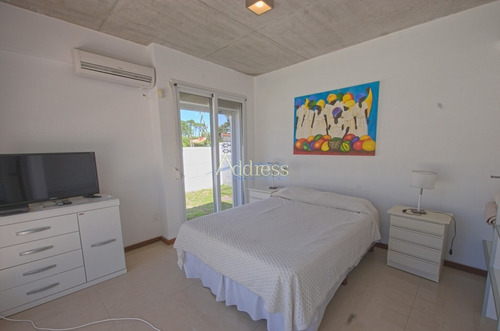 Casa En Rincon Del Indio En Venta- Ref: 2992