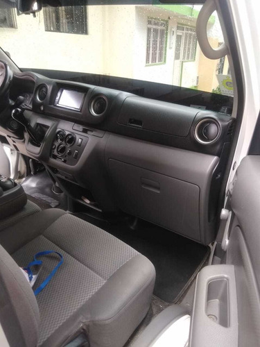 Nissan Urvan 2.5 Nv350 5 P