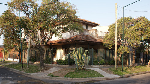 Casa  En Venta En Villa Adelina, San Isidro, G.b.a. Zona Norte