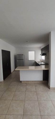 Imagen 5 de 14 de Casa En Renta El Refugio Queretaro Cerca De La Entrada Plaza