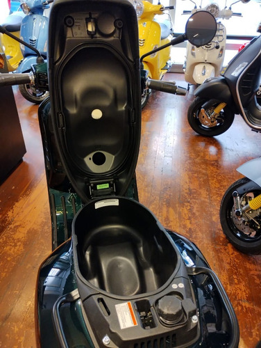 Imagen 8 de 15 de Vespa Gts 300 Racing Sixties Entrega Inmediata!!!!!!