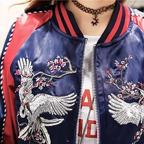 Imagen 7 de 10 de Chaqueta Bomber Bordado Japonés Grulla Azul Marino Y Rojo