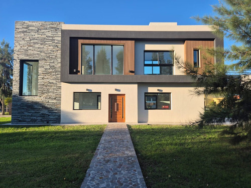 Alquiler Casa 6 Ambientes- El Principado, Canning