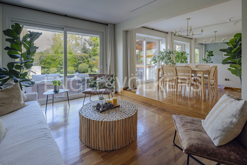 Casa Remodelada, En Condominio Con Buena Conectividad