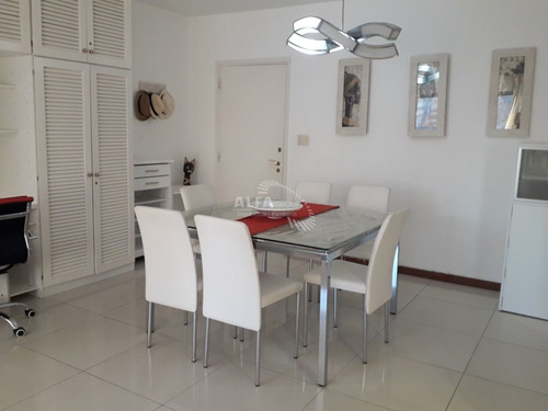Imagen 10 de 30 de Apartamento En Venta, Edificio A Metros De Playa Brava