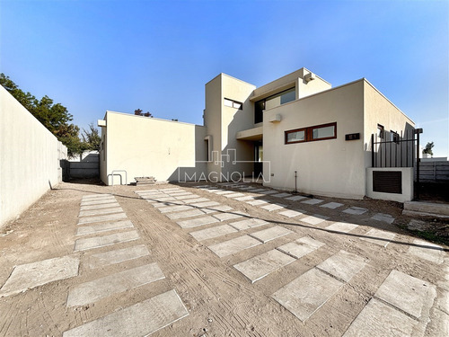 Casa En Venta De 4 Dorm. En Colina