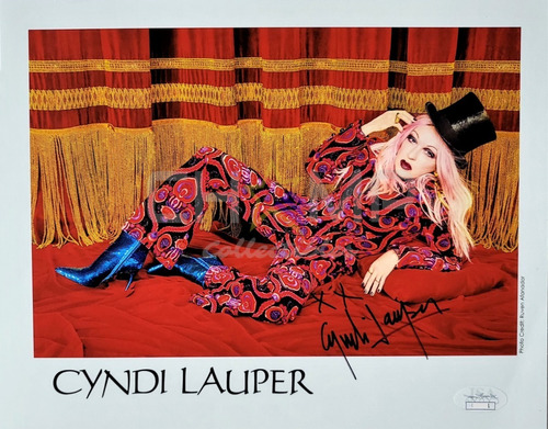 Foto Firmada Cyndi Lauper Autografo Pop She's So Unusual 80s