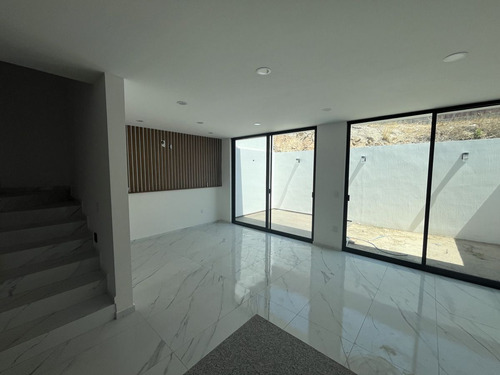 Casa Nueva En Renta En Coto Albazur En Santa Anita, Tlajomulco De Zuñiga.