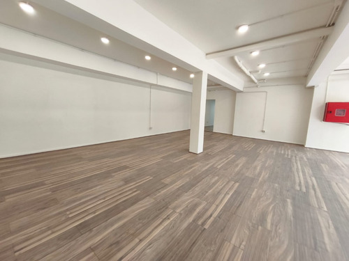 Gran Piso Comercial Con Planta Libre, Privados, Ascensor.