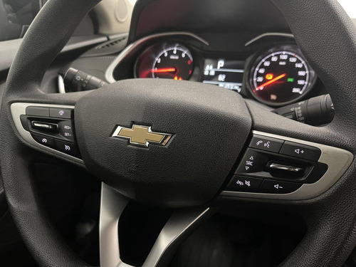 Chevrolet Onix plus Onix
