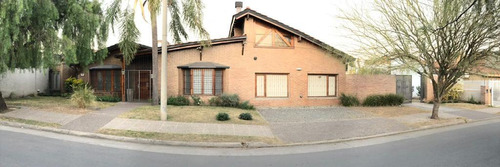 Venta - Casa 3dorm + Depto - Patio Y Pileta