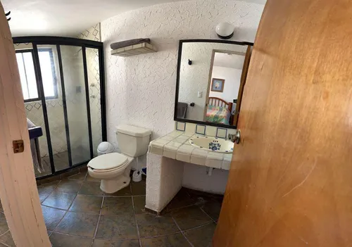 Casa En Venta En Teques Frente Al Lago