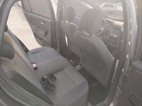 Imagem 12 de 15 de Volkswagen Fox 2013 1.0 Trend Tec Total Flex 5p