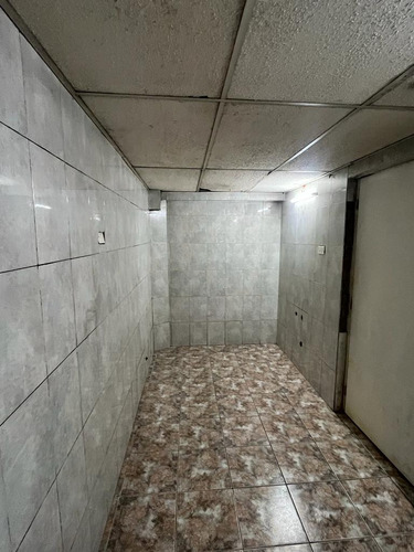 Casa Con Ampliaciones Regularizadas, Metro La Cisterna.