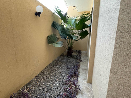 Casa De Dos Niveles En Venta En El Fracc. Virginia En Boca Del Río, Veracruzubicada En Uno De Los Fraccionamientos De Mayor Plusvalía En El Puerto De Veracruz, A 50m De La Ave. Juan Pablo Ii