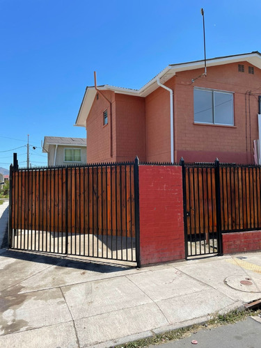 Casa Esquina En Villa Cardenal Raul Silva H, Buin.