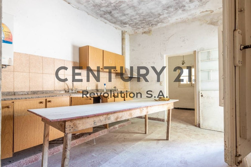 Imagen 3 de 19 de Casa A Remodelar En San Lorenzo - Alem Y San Carlos - Permutas - 324,7 M²