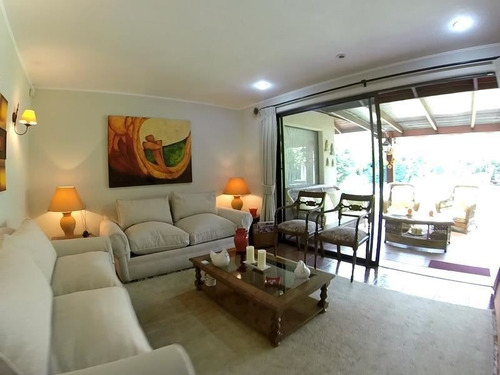 Casa En Venta De 5 Dorm. En Peñalolén