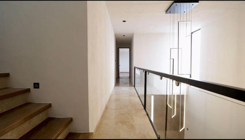 Residencia En Venta En Fraccionamiento Exclusivo Sierra Azúl, San Luis Potosí