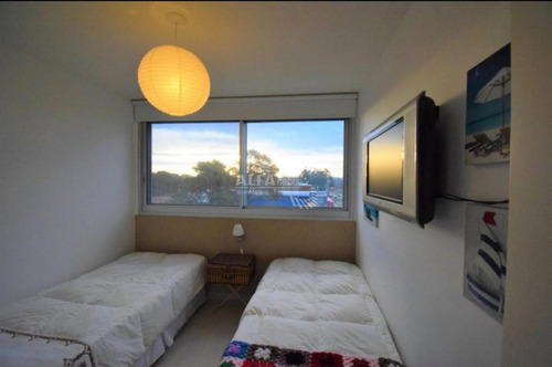 Imagen 9 de 28 de Apartamento En Venta De 2 Dormitorios En Punta Del Este, Uruguay - Punta Del Este Roosevelt