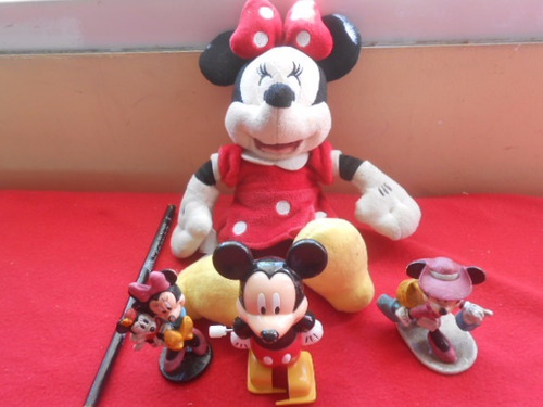 Mickey E Minnie Mouse Disney 4 Bonecos Sendo 1 Pelúcia