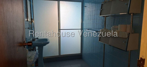 Edificio Con Local Comercial A Pie De Calle En Venta En Los Chorros 25-21914 Cs