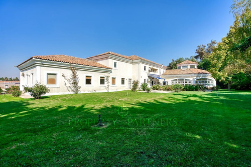 Arriendo, Centro De Salud Con Excelentes Instalaci...