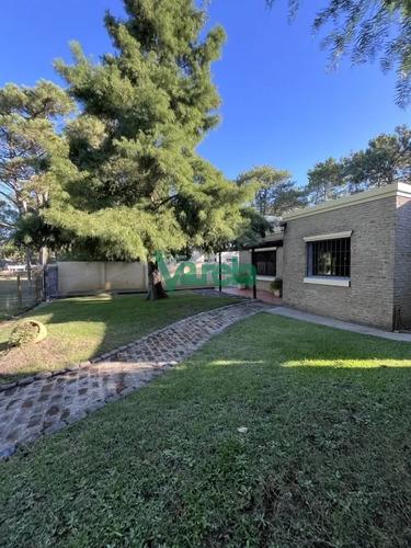 Casa En Alquiler En El Pinar Al Sur, 4 Dorm. 3 Baños