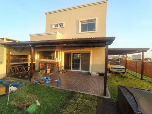 Imagen 29 de 30 de Venta Casa Moderna, Barrio Laguna Azul
